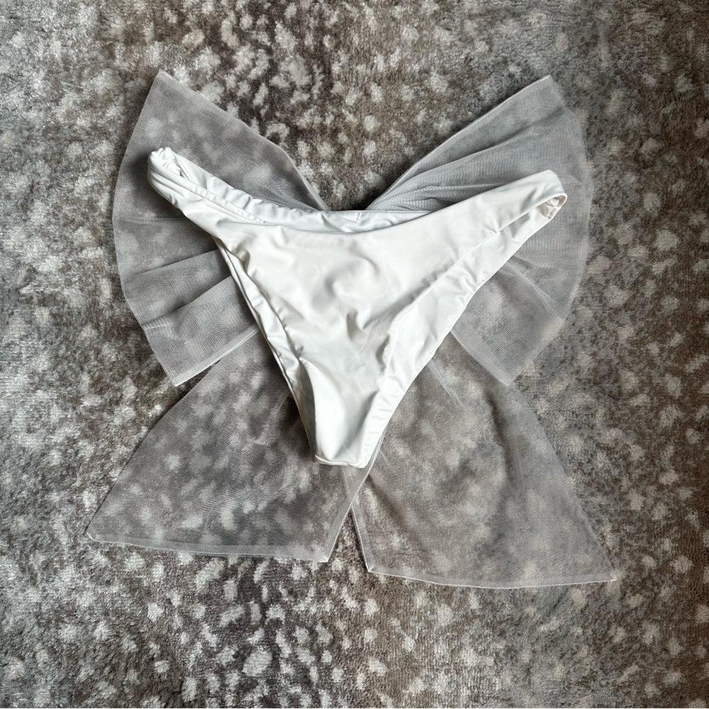 NWOT- Meshki Sheryl Bow Bikini Set - Picture 7 of 11